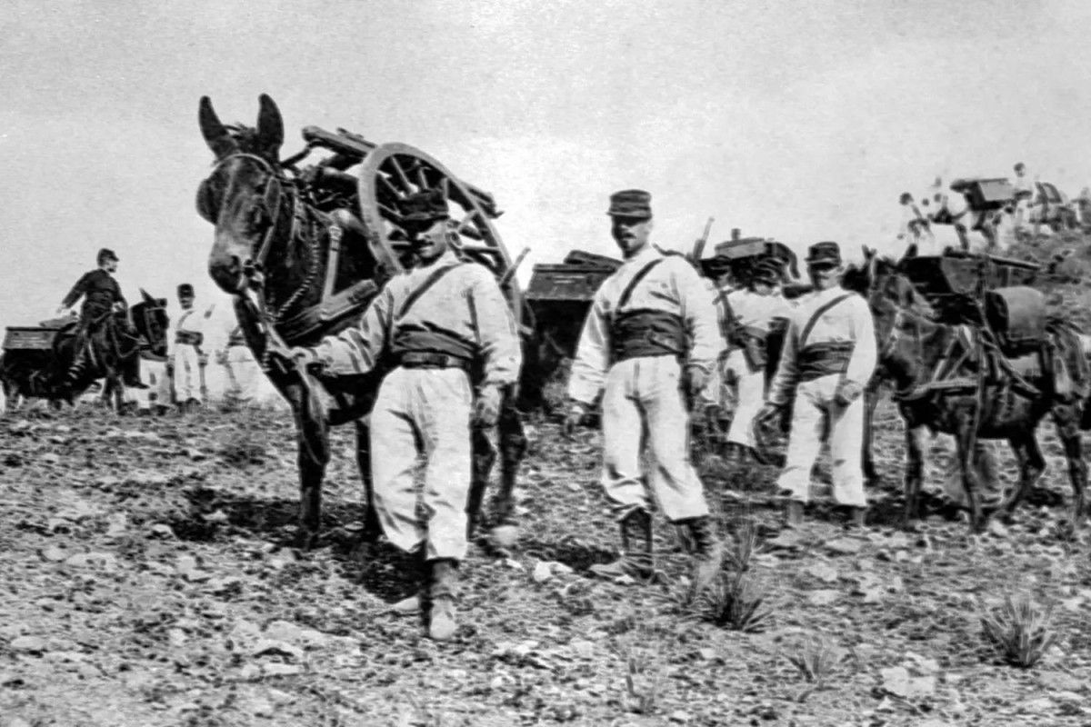 1911 فرنسا وألمانيا توقعان معاهدة لتسوية خلافاتهما بشأن مصالحهما الاستعمارية في المغرب والكونغو.