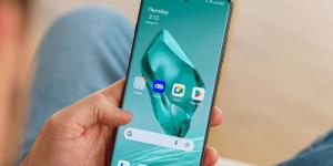 تفاصيل مواصفات الشاشة في هاتف OnePlus 13 المرتقب - جورنالك