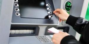 رسوم السحب والاستعلام من ماكينات الصراف الآلي "ATM" في 10 بنوك لعام 2025  - جورنالك