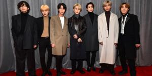 عضو فرقة BTS يتبرع لذوي ضحـ ايا الطائرة الكورية - جورنالك الفني