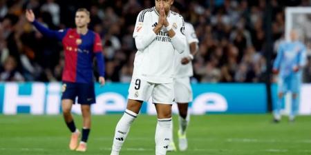 بنزيمة يكشف أسباب معاناة مبابي مع ريال مدريد - جورنالك