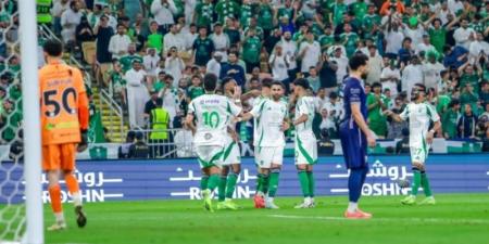 دوري روشن: الأهلي يتغلب على ضيفه الرائد (2 - 0) - جورنالك