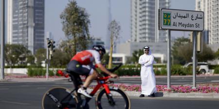 منصور بن محمد يحضر نهائي البطولة العالمية للترايثلون تي 100 في مضمار ميدان - جورنالك