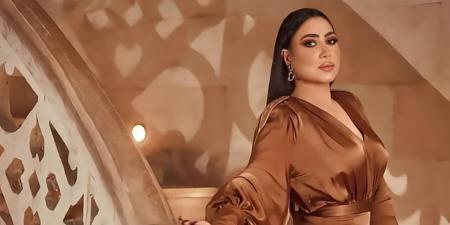 الفنانة الشهيرة: لم أجد رجلاً "أرجل مني" لأتزوجه (فيديو) - جورنالك