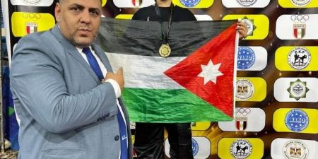 اللاعب عيسى العيسى يحصد الذهبية والمركز الاول في البطولة العربية للكيك بوكسينغ - جورنالك