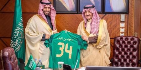 أمير الشرقية يتابع سير مشروع "توثيق تاريخ كرة القدم السعودية" - جورنالك السعودي