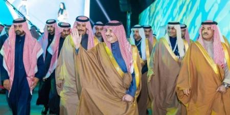 أمير الشرقية يفتتح منتدى حفر الباطن للاستثمار 2025 ويشهد توقيع اتفاقيات بقيمة 17 مليار ريال - جورنالك