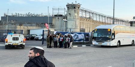 الإفراج عن 90 أسيرا فلسطينيا ضمن المرحلة الأولى لوقف إطلاق النار في غزة - جورنالك