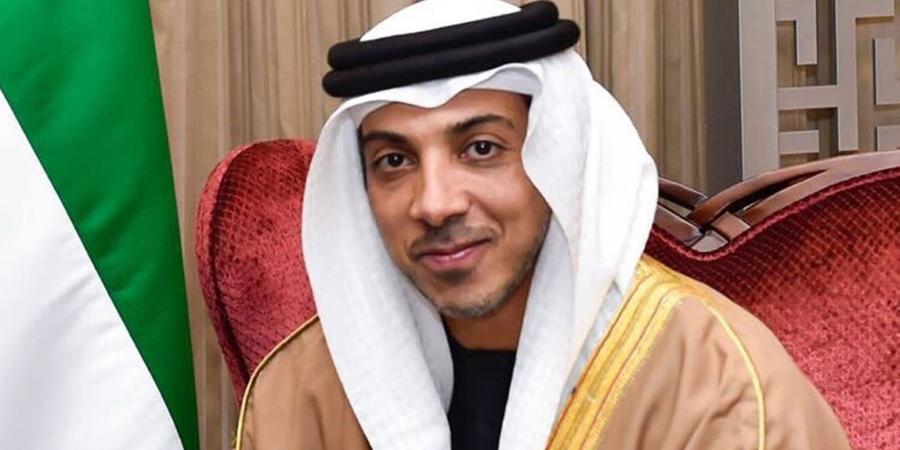 منصور بن زايد يزور محمد البواردي بمنزله في أبوظبي - جورنالك