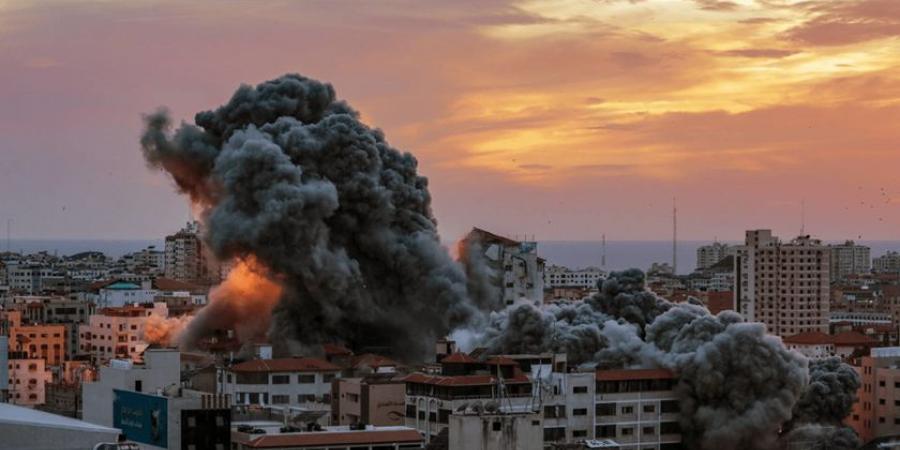 02:45 استشهاد ١٤ فلسطينيًا في قصف للاحتلال الإسرائيلي على مدينتي غزة ورفح - جورنالك