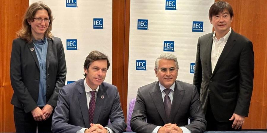 "التقييس الخليجية" توقع اتفاقية مع اللجنة الدولية الكهروتقنية IEC - جورنالك السعودي