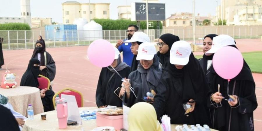 ”أنا قدوة“ توعي 24 ألف موظف بسرطان الثدي و100 سيدة يشاركن بماراثون صفوى - جورنالك السعودي