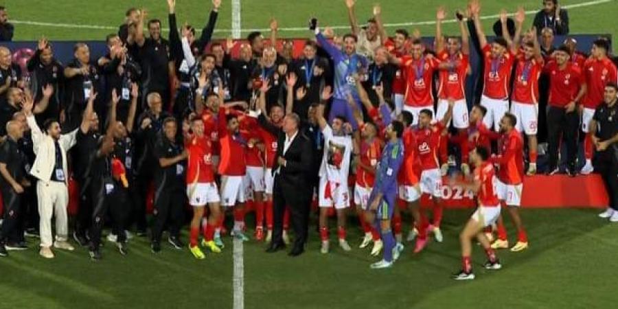 مراسم تتويج الأهلي بلقب كأس المحيط الهادي.. الخطيب يرفع الكأس .. جورنالك الريـاضي