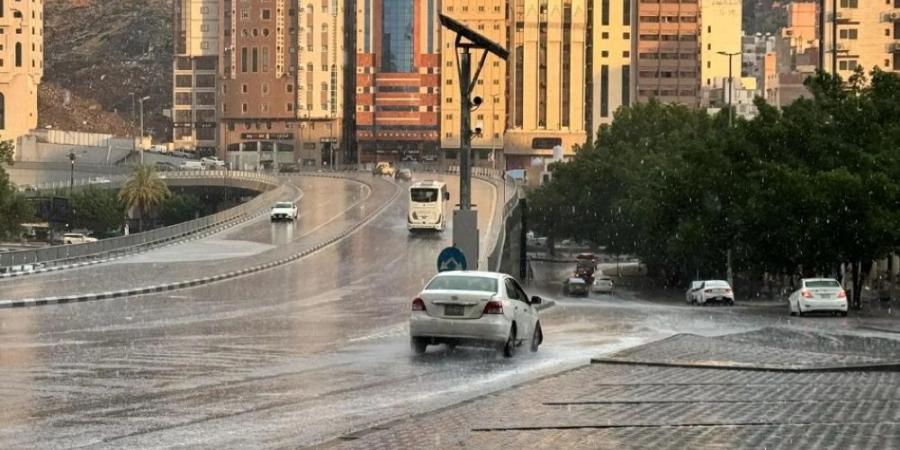 حتى التاسعة مساءً.. أمطار غزيرة على العاصمة المقدسة ومحافظة الجموم - جورنالك السعودي