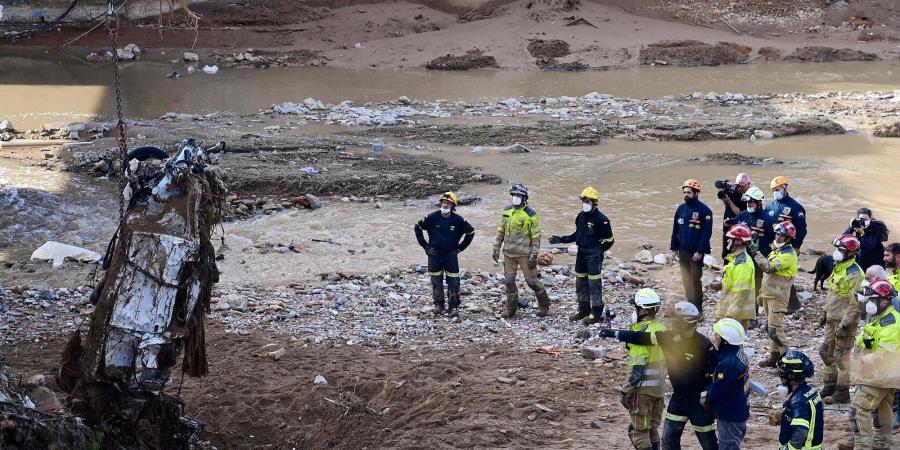 217 قتيلا جراء الفيضانات في إسبانيا والملك يقطع زيارة إثر احتجاجات - جورنالك