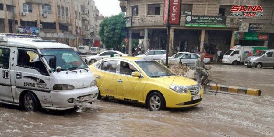 سيول في شوارع مدينة حماة جراء الأمطار الغزيرة - جورنالك