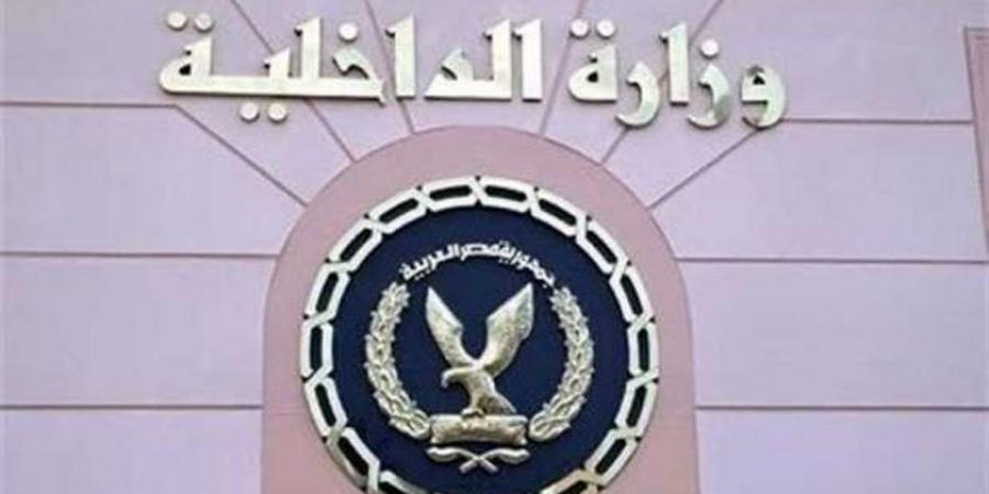 ضبط شخص حاول تهريب مبالغ مالية في مطار سوهاج - جورنالك