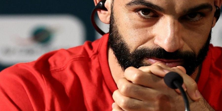 محمد صلاح يدعو إلى عدم مقارنة مرموش به "دعوه يعيش مسيرته" - جورنالك