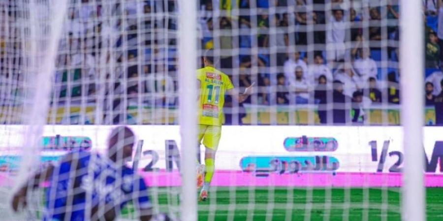 دوري روشن: الخليج يفوز على الهلال (3-2) - جورنالك