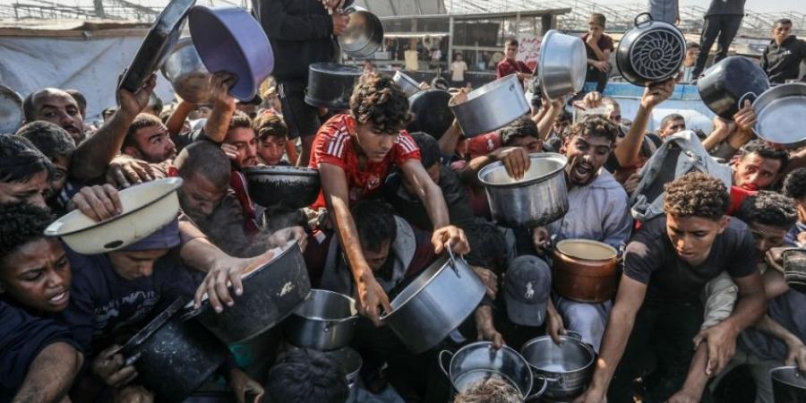 "الأونروا" تحذر: سكان غزة يبحثون عن بقايا الطعام في النفايات - جورنالك السعودي