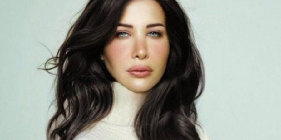 بأجواء عائلية و فرح.. نانسي عجرم تزين شجرة عيد الميلاد مع بناتها - جورنالك الفني