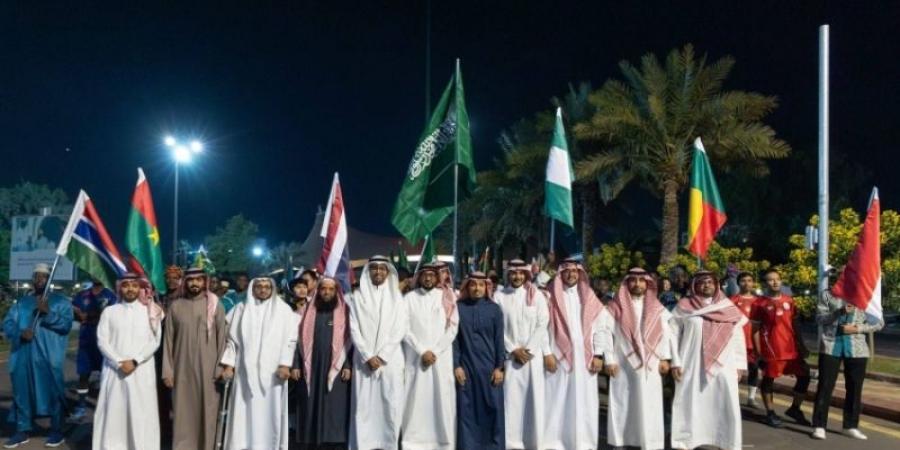 الجامعة الإسلامية تحتفي بالإنجاز التاريخي للمملكة بإعلان استضافة بطولة كأس العالم 2034 بمسيرة طلابية عالمية - جورنالك