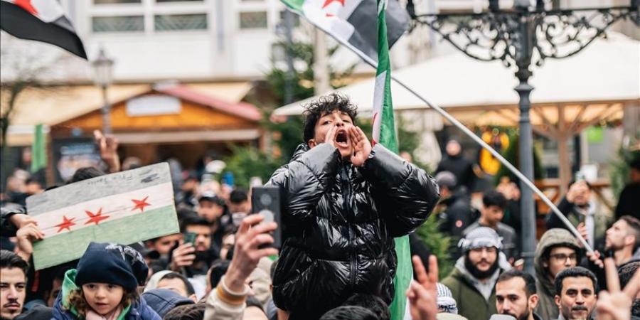 ملايين السوريين يواصلون الاحتفال بإسقاط نظام الأسد - جورنالك