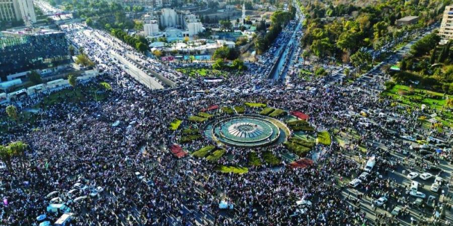 عبدالله بن زايد يؤكد حرص الإمارات على وحدة سوريا وسيادتها - جورنالك في السبت 12:05 صباحاً