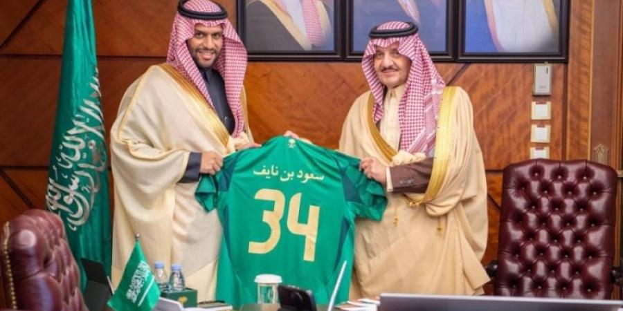 أمير الشرقية يستقبل أعضاء مشروع "توثيق تاريخ كرة القدم السعودية" - جورنالك