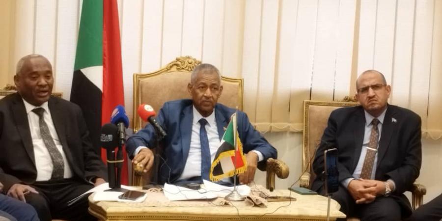 سفير السودان بالقاهرة يستعرض إجراءات امتحانات الشهادة السودانية.. ويضع النقاط على الحروف - جورنالك السوداني