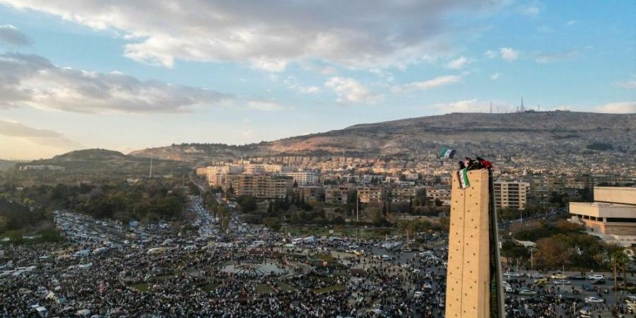 المرصد السوري: مقتل 11 شخصا في انفجار مستودع للأسلحة قرب دمشق - جورنالك