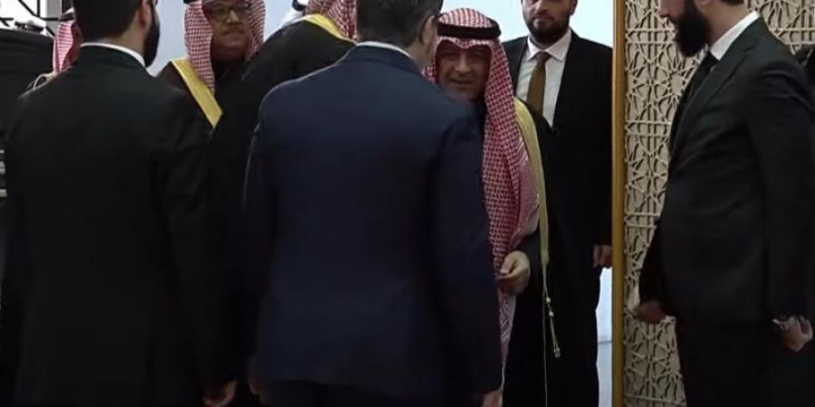 عاجل|أحمد الشرع يستقبل أمين عام مجلس التعاون الخليجي ووزير خارجية الكويت - جورنالك