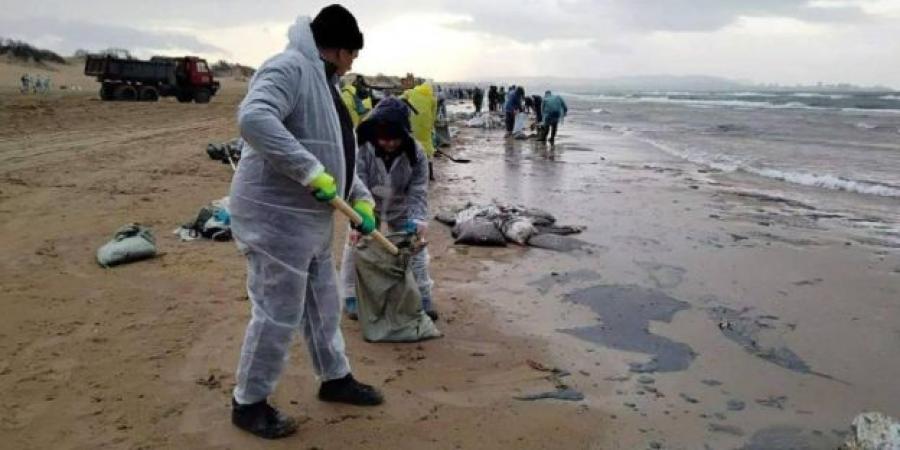 حالة طوارئ في القرم بعد تسرب نفطي يلوث البحر الأسود - جورنالك