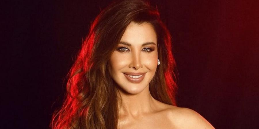 نانسي عجرم ترقص بحماسة في السعودية.. شاهدوا كيف قفزت عن المسرح وكادت تقع (فيديو) - جورنالك