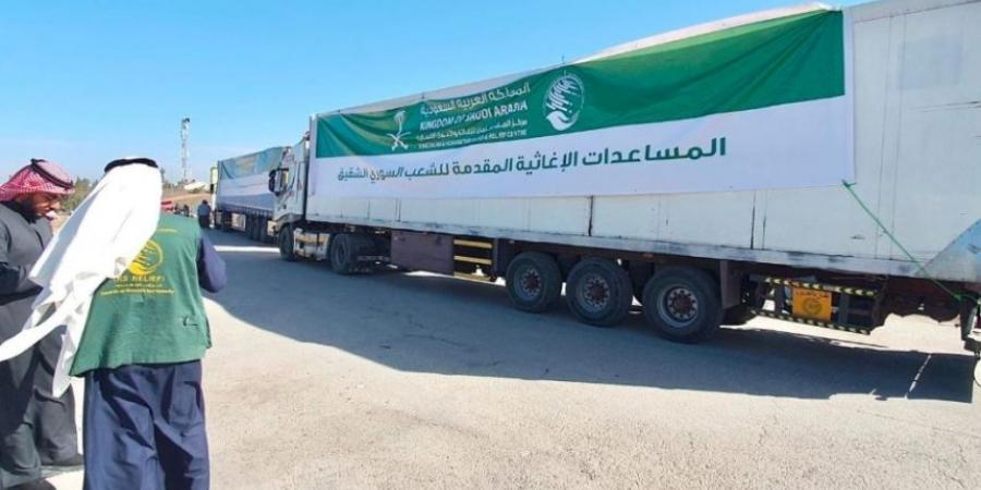 صور| أولى طلائع الجسر البري الإغاثي السعودي تتجه إلى سوريا عبر الأردن - جورنالك السعودي