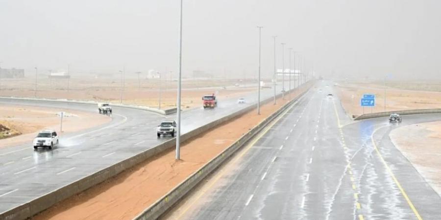 إنذار أحمر.. أمطار غزيرة على الشرقية حتى التاسعة مساءً - جورنالك السعودي