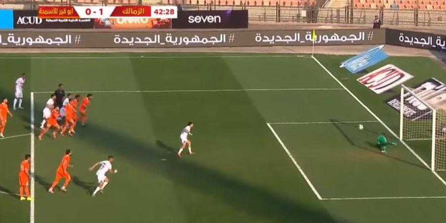 كأس مصر: السيد الصاوي حارس أبو قير للأسمدة يتصدى لركلة جزاء أمام أحمد سيد زيزو في الدقيقة 41 - جورنالك