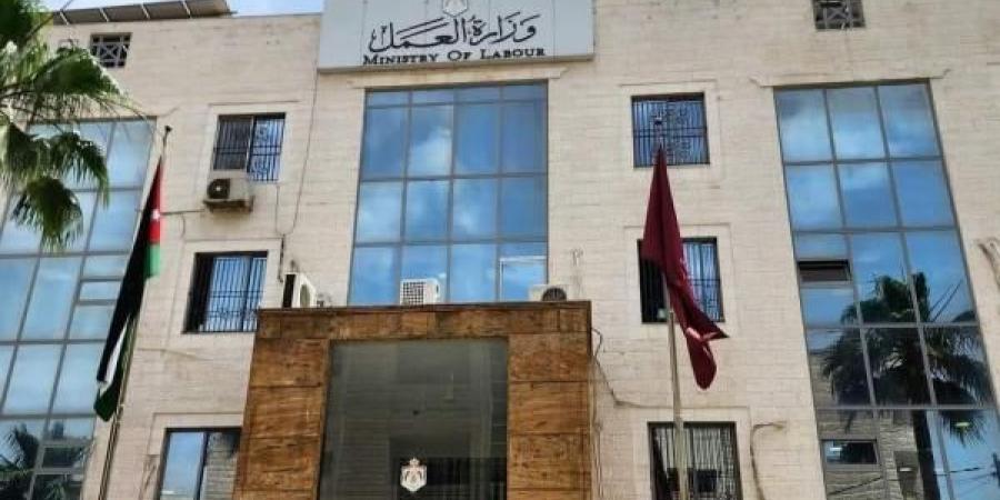 العمل تحدد ضوابط جديدة لتسفير العمالة الوافدة المخالفة - جورنالك