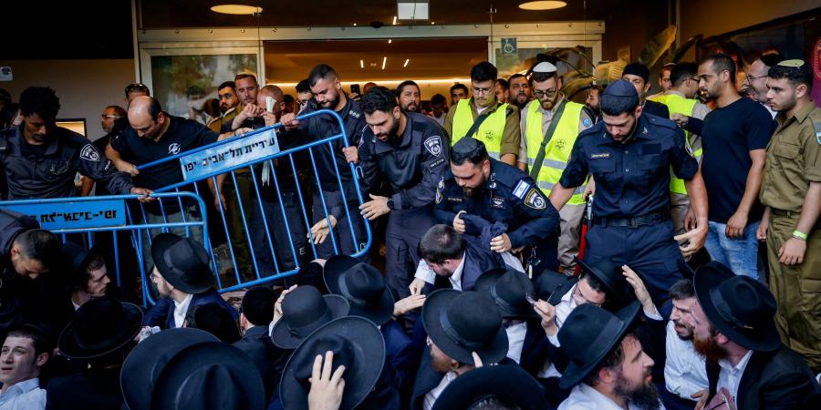 "الموت أفضل".. "حريديم" يتظاهرون ضد تجنيدهم بجيش الاحتلال - جورنالك