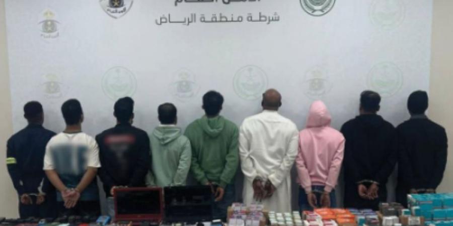 الرياض.. القبض على 9 أشخاص ارتكبوا 33 حادثة احتيال مالي - الخليج الان