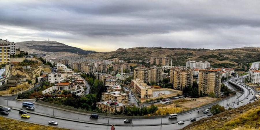 الجو غائم جزئياً وفرصة لهطل الأمطار بعدة مناطق - جورنالك