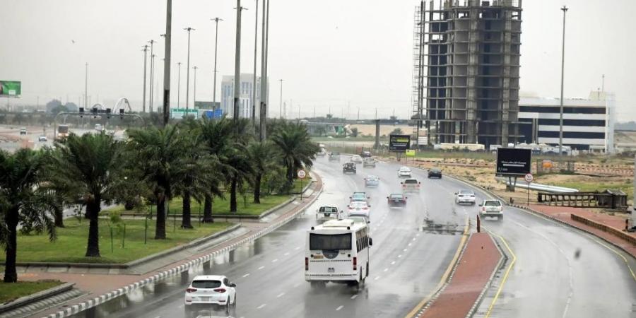 الطقس في المملكة.. هطول أمطار على أجزاء من منطقة الباحة - جورنالك